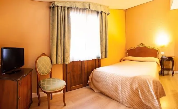 Tek Kişilik Oda, Kanal Manzaralı