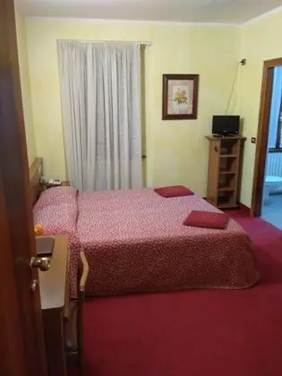 Tek Büyük veya İki Ayrı Yataklı Oda, Bahçe Manzaralı