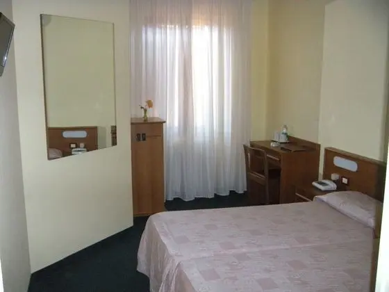 Tek Büyük veya İki Ayrı Yataklı Oda, Bahçe Manzaralı