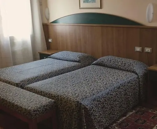 Üç Kişilik Oda