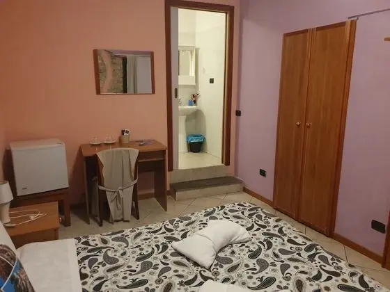 Basic Tek Büyük veya İki Ayrı Yataklı Oda