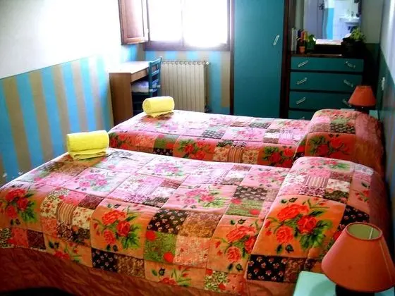 Tek Büyük veya İki Ayrı Yataklı Oda, Ortak Banyo, Şehir Manzaralı