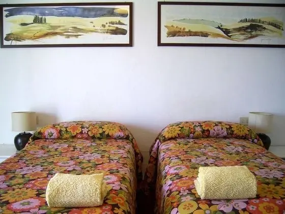 Tek Büyük veya İki Ayrı Yataklı Oda, Ortak Banyo, Şehir Manzaralı