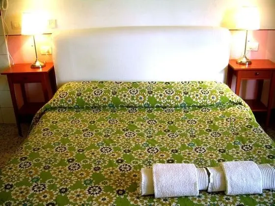 Tek Büyük veya İki Ayrı Yataklı Oda, Ortak Banyo, Şehir Manzaralı