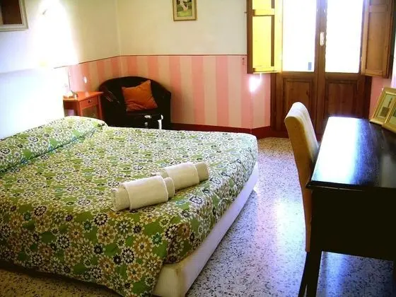 Tek Büyük Yataklı Oda, Ortak Banyo