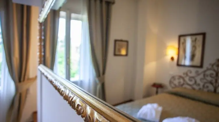 Premium Tek Büyük Yataklı Oda