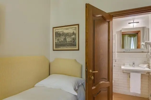 Üç Kişilik Oda (Internal)