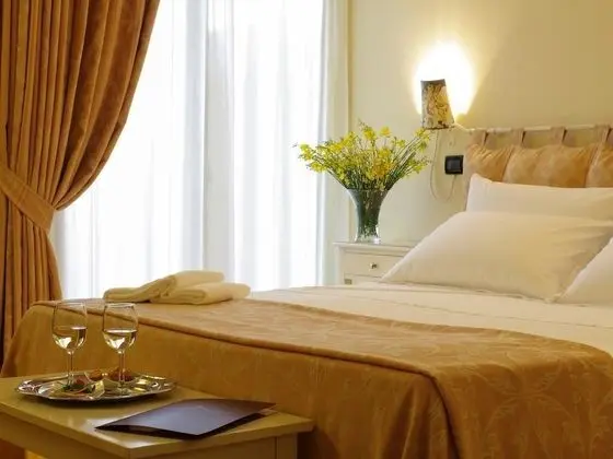 Deluxe Tek Büyük Yataklı Oda, Sıcak Su Havuzu, Bahçe Manzaralı