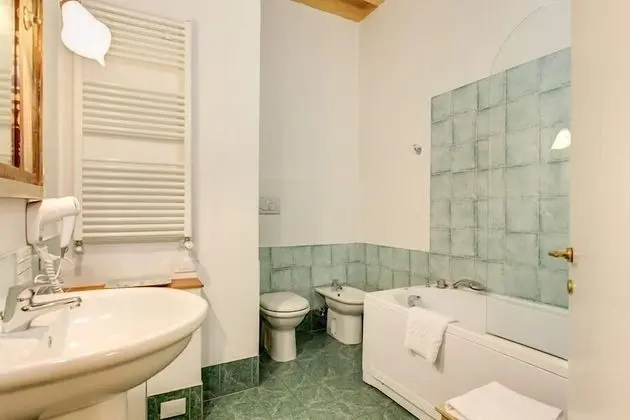 Tek Büyük veya İki Ayrı Yataklı Oda, Özel Banyo