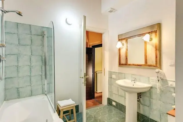 Tek Büyük veya İki Ayrı Yataklı Oda, Özel Banyo