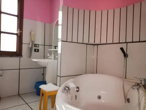 Üç Kişilik Oda