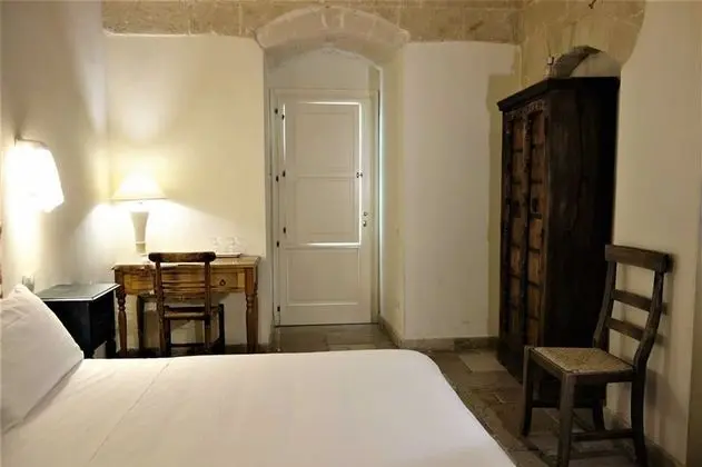 Büyük Yataklı Tek Kişilik Oda