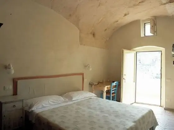 Büyük Yataklı Tek Kişilik Oda