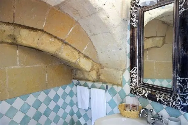 Büyük Yataklı Tek Kişilik Oda