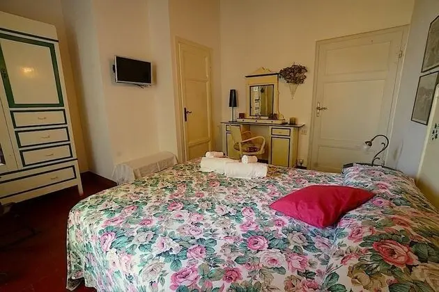 Tek Büyük Yataklı Oda (Iginia)