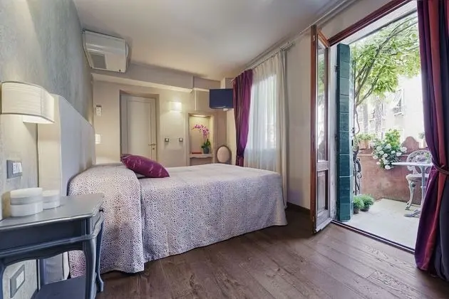 Comfort Tek Büyük Yataklı Oda