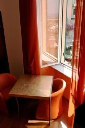 Junior Süit, 1 Büyük (Queen) Boy Yatak ve Çekyat