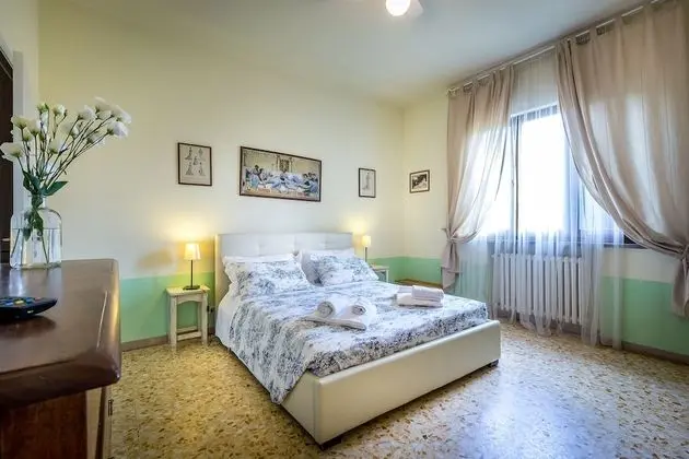 Classic Tek Büyük Yataklı Oda