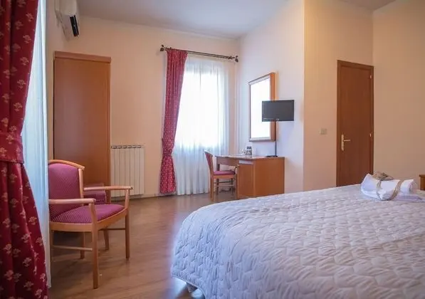 Classic Tek Büyük veya İki Ayrı Yataklı Oda