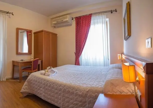 Classic Tek Büyük veya İki Ayrı Yataklı Oda