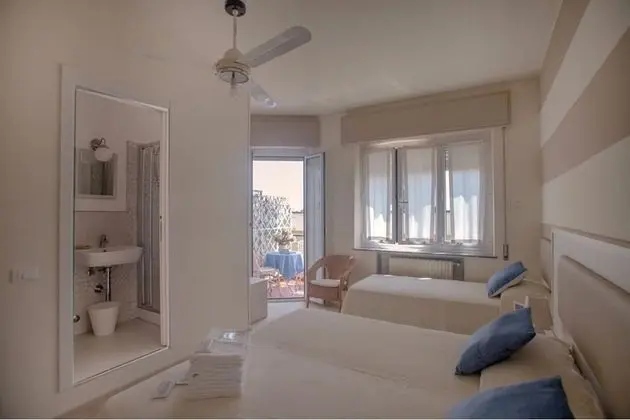 Basic Tek Büyük veya İki Ayrı Yataklı Oda