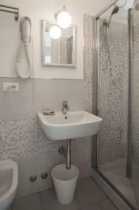 Basic Tek Büyük veya İki Ayrı Yataklı Oda