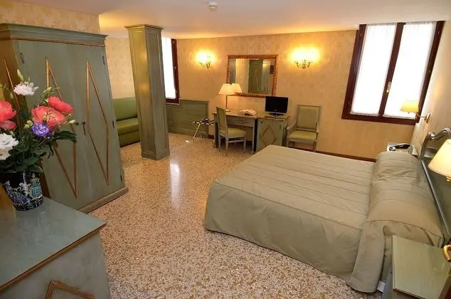 Deluxe Tek Büyük veya İki Ayrı Yataklı Oda, Kanal Manzaralı