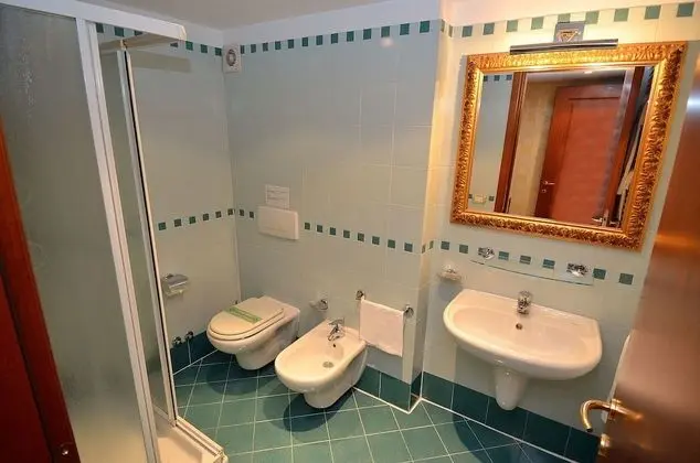 Deluxe Tek Büyük veya İki Ayrı Yataklı Oda, Kanal Manzaralı