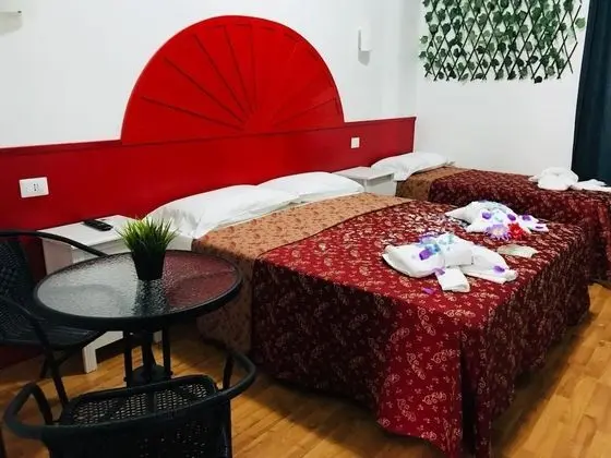 Economy Üç Kişilik Oda, Ortak Banyo