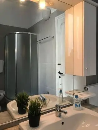 Economy Üç Kişilik Oda, Ortak Banyo