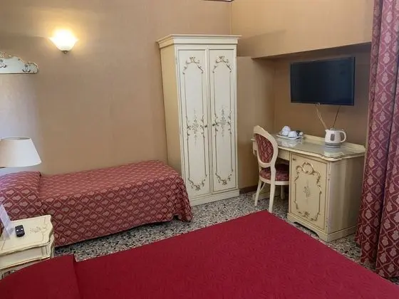Üç Kişilik Oda