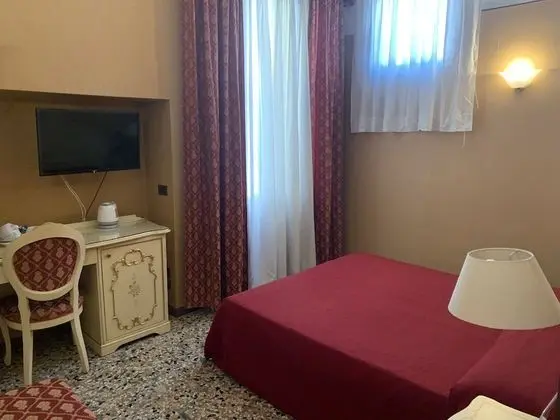 Üç Kişilik Oda