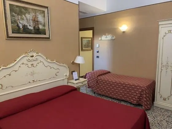 Üç Kişilik Oda