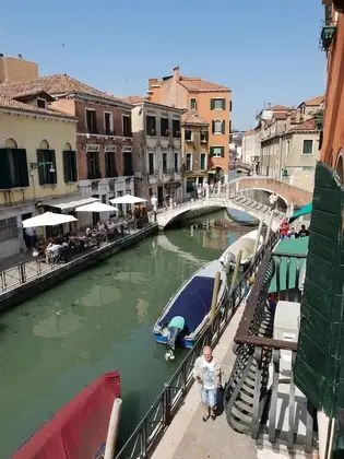 Tek Büyük Yataklı Oda, Kanal Manzaralı