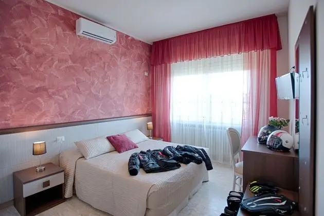 Standard Tek Büyük veya İki Ayrı Yataklı Oda