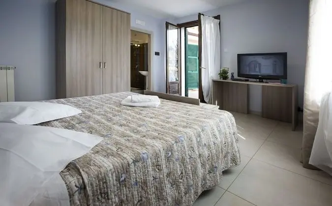 Tek Büyük veya İki Ayrı Yataklı Oda, Teras