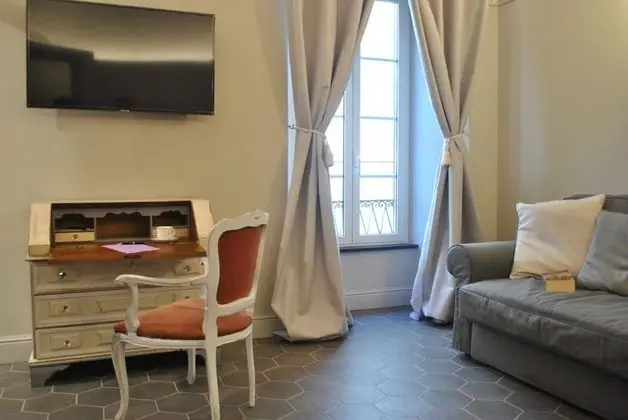 Üç Kişilik Oda