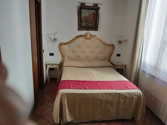 Classic Tek Büyük Yataklı Oda