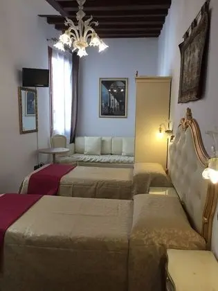 Classic Tek Büyük Yataklı Oda