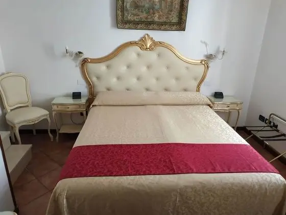 Classic Tek Büyük Yataklı Oda