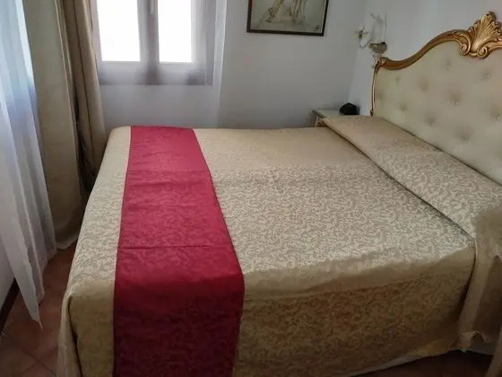 Classic Tek Büyük Yataklı Oda