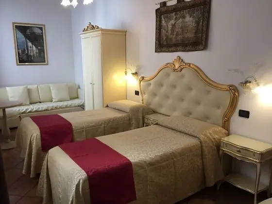 Classic Tek Büyük Yataklı Oda