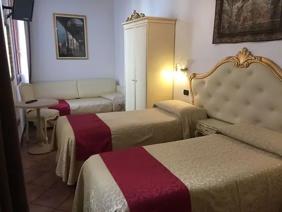 Classic Üç Kişilik Oda