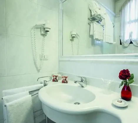 Standard Tek Büyük veya İki Ayrı Yataklı Oda