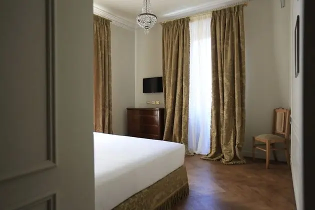 Deluxe Oda, Köşe