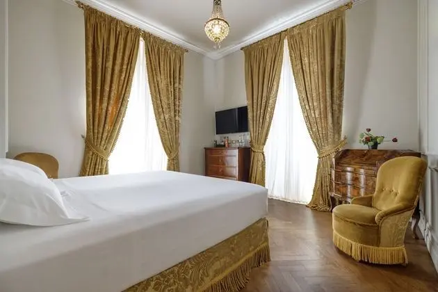 Deluxe Oda, Köşe