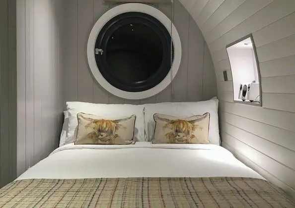 Luxury Oda