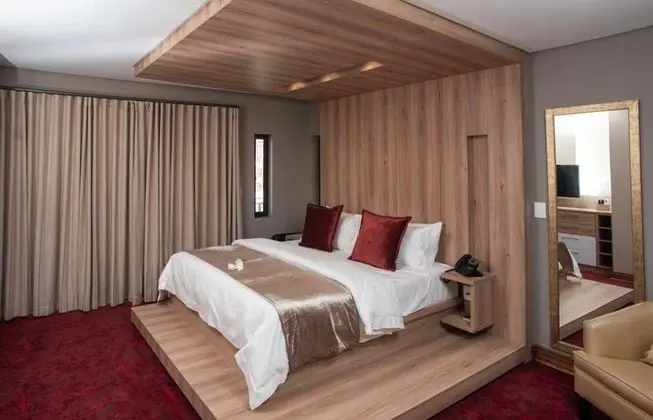 Luxury Tek Büyük Yataklı Oda