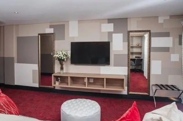 Luxury Tek Büyük Yataklı Oda