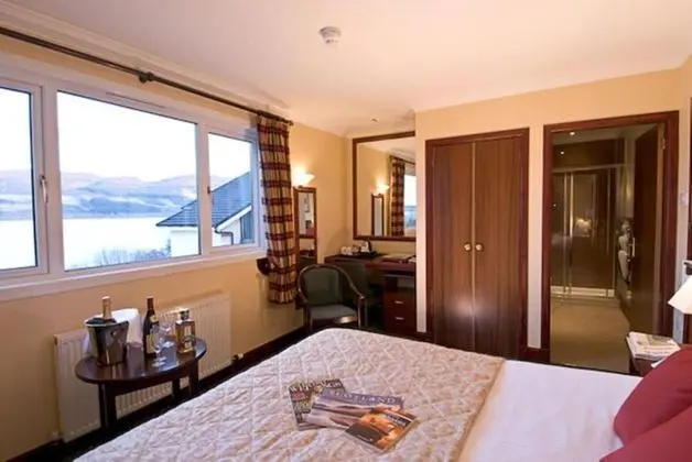 Tek Büyük Yataklı Oda (Loch View)
